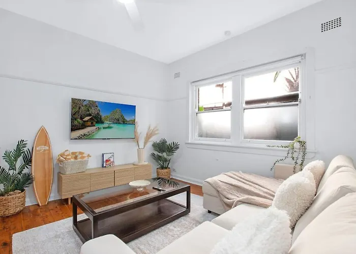 Sea Breeze Retreat, Central Location, Ground Floor Convenience, Perfect For Families And Business Travelers